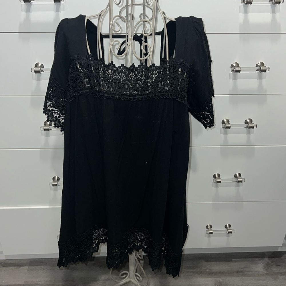 Black lace short sleeve top, size M